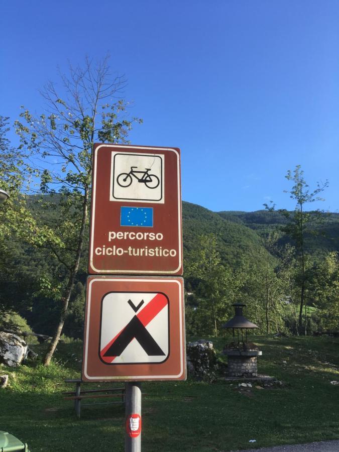 Casa A Schiera Fronte Lago Con Giardino بارسيز المظهر الخارجي الصورة