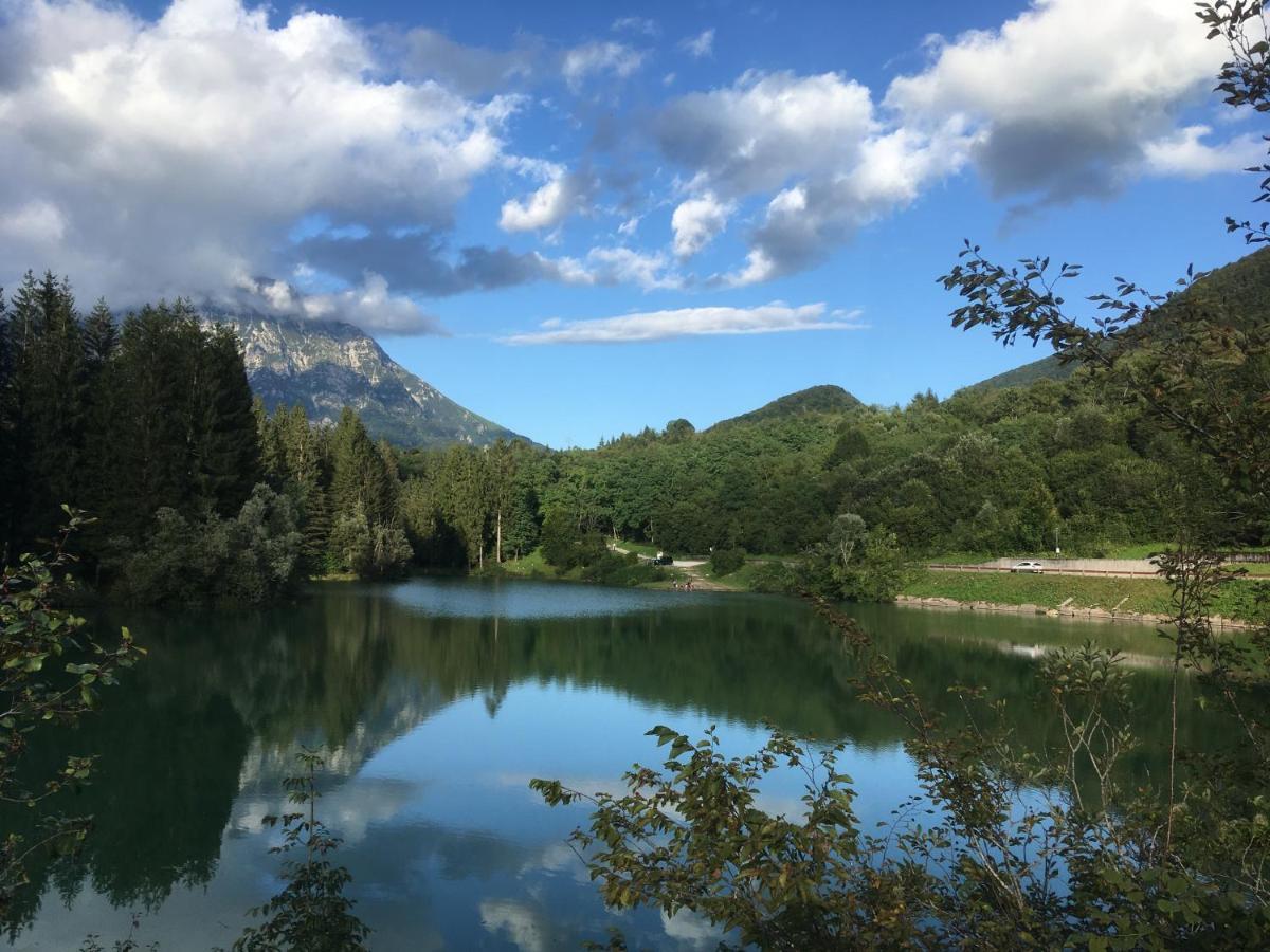 Casa A Schiera Fronte Lago Con Giardino بارسيز المظهر الخارجي الصورة